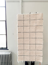 画像をギャラリービューアに読み込む, Handwoven textured rug / Black Check / Medium