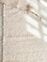 画像をギャラリービューアに読み込む, Handwoven textured rug / Cream / Medium / 135×70
