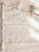 画像をギャラリービューアに読み込む, Handwoven textured rug / Cream / Medium / 135×70