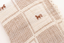 画像をギャラリービューアに読み込む, patchwork blanket - pony