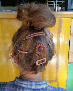 - Daisy - hair clip