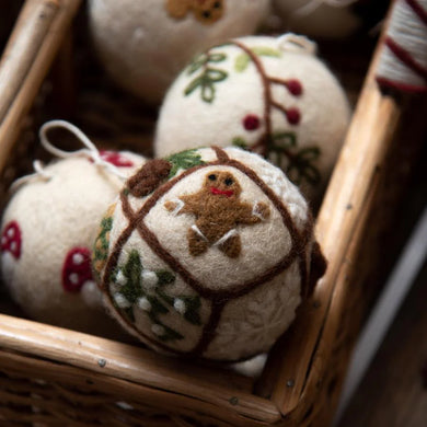 Bauble Grid Ornament with Gingerbread