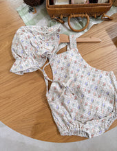 画像をギャラリービューアに読み込む, floral pattern code rompers / ivory