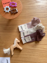 画像をギャラリービューアに読み込む, Lili - Lace Trim Ribbed Ankle Socks - Vieux Rose
