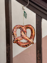 画像をギャラリービューアに読み込む, Pretzel Bread Ornament