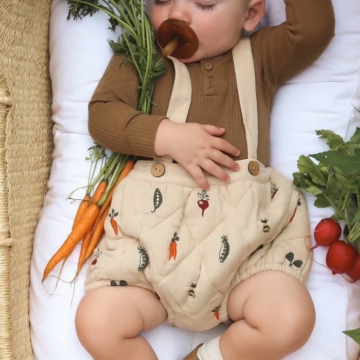 Shirley Bredal】Veggie Suspender Shorts / Latte – Melty Colors