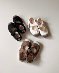 Cienta  | single strap shoes  | Dyed Beige