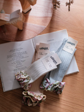 画像をギャラリービューアに読み込む, Eglantine - Embroidered Ruffle Ribbed Knee-high Socks - Sable