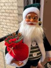 画像をギャラリービューアに読み込む, 【ラスト1点】Classic Santa Claus / Forest Green
