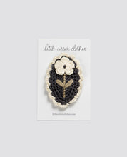 画像をギャラリービューアに読み込む, Crochet Hair Clip Dahlia - Blue