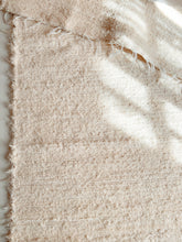 画像をギャラリービューアに読み込む, Handwoven textured rug / Cream / Medium