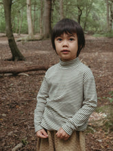 画像をギャラリービューアに読み込む, Fern Stripes Turtle Neck T-Shirt