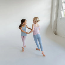 画像をギャラリービューアに読み込む, V-Neck Cami | Folk Floral Embroidery