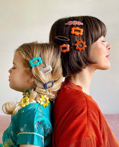 - Daisy - hair clip