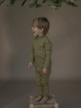 画像をギャラリービューアに読み込む, Chicory Stripes Turtle Neck T-Shirt