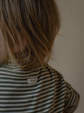 画像をギャラリービューアに読み込む, Fern Stripes Turtle Neck T-Shirt