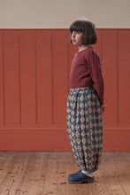 画像をギャラリービューアに読み込む, Quilted Jessica Trousers Harlequin Floral