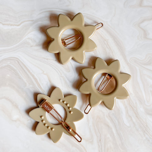 - Anna - hair clip