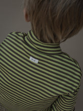 画像をギャラリービューアに読み込む, Chicory Stripes Turtle Neck T-Shirt