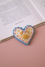 画像をギャラリービューアに読み込む, Embroidery heart hairpin