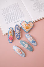 画像をギャラリービューアに読み込む, 〚Coming soon〛Embroidery heart hairpin