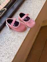 画像をギャラリービューアに読み込む, Cienta  | Velour single strap shoes (size 20〜22) | ROSA