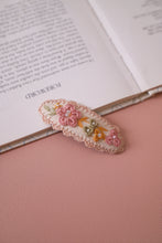 画像をギャラリービューアに読み込む, Embroidery flower hairpin