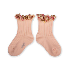画像をギャラリービューアに読み込む, Anémone - Embroidered Ruffle Ribbed Ankle Socks - Sorbet